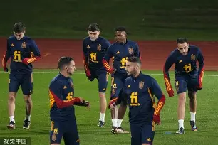 c7-离谱！巴特勒在西班牙队比赛中出色防守巴特勒连续十五场比赛得分超过突破纪录，NBA常规赛清晨热度飙升的简单介绍